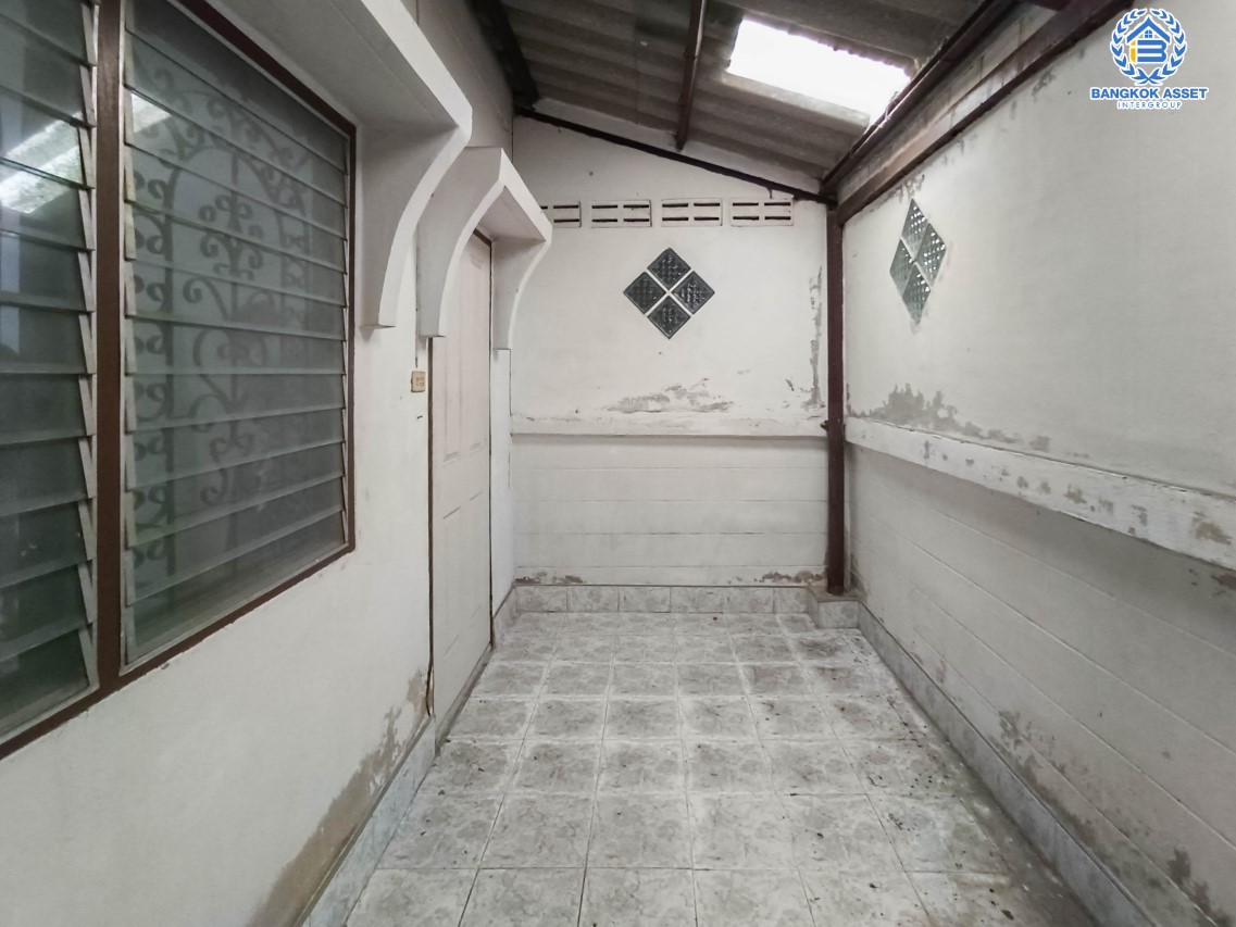 ทาวน์เฮ้าส์มือสอง นนทบุรี ม.กานต์มณี บางกรวย-ไทรน้อย เนื้อที่กว้าง 18 ตร.ว. ภายในสภาพดี พร้อมเข้าอยู่ โครงการเงียบสงบมีความเป็นส่วนตัว ฟังก์ชัน 2 ห้องนอน 2 ห้องน้ำ จอดรถได้ 1 คัน บ้านพร้อมอยู่ ตั้งบนทำเลเดินทางสะดวก เชื่อมต่อถนนบ้านกล้วย-ไทรน้อย และ ถนนบางกรวย-ไทรน้อย จองด่วน!